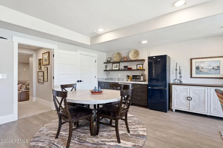 Lower Level - Wet Bar