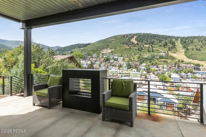 Great Room Deck w/outdoor fireplace