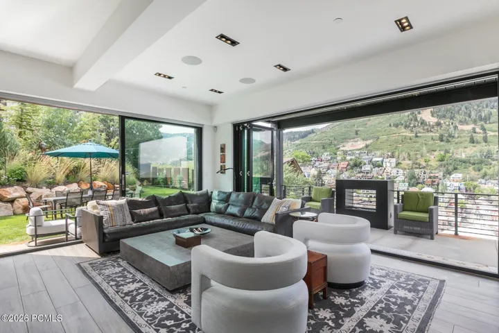 Folding Glass Wall Indoor/Outdoor Living