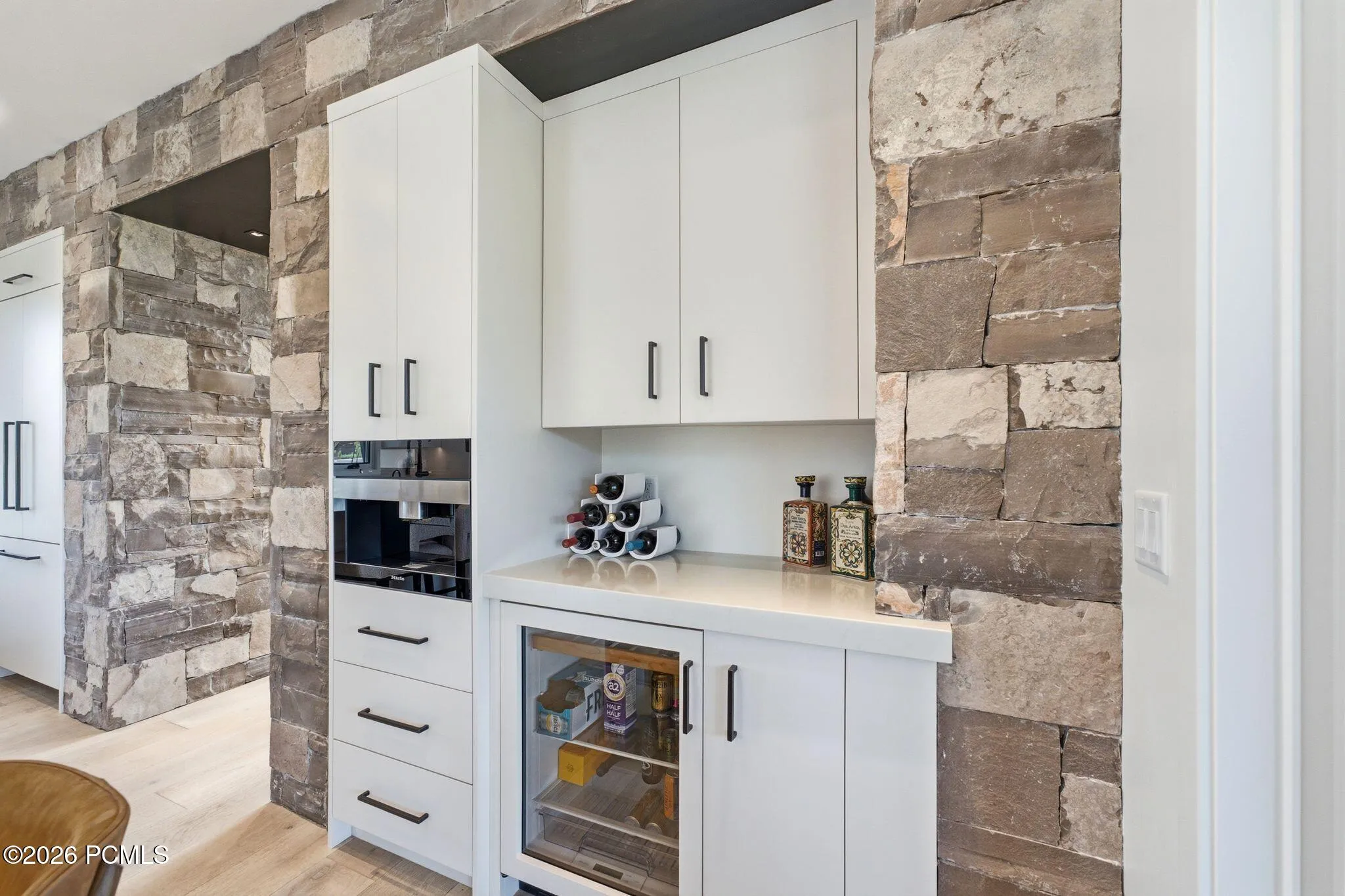 Efficient bar area with built-in coffee / espresso