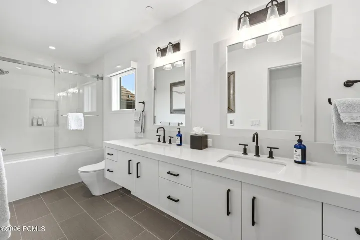 Upstairs Bath1