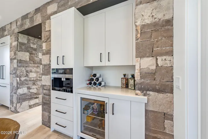 Efficient bar area with built-in coffee / espresso