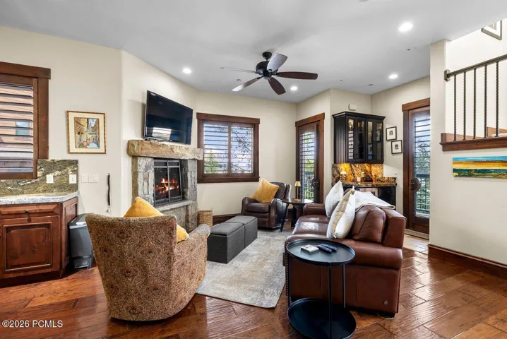 Living area and dry bar with doorway to Main Deck