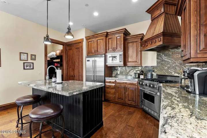 Breakfast Bar and Kitchen with doorway to laundry area