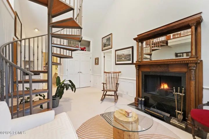 UPPER LEVEL DEN