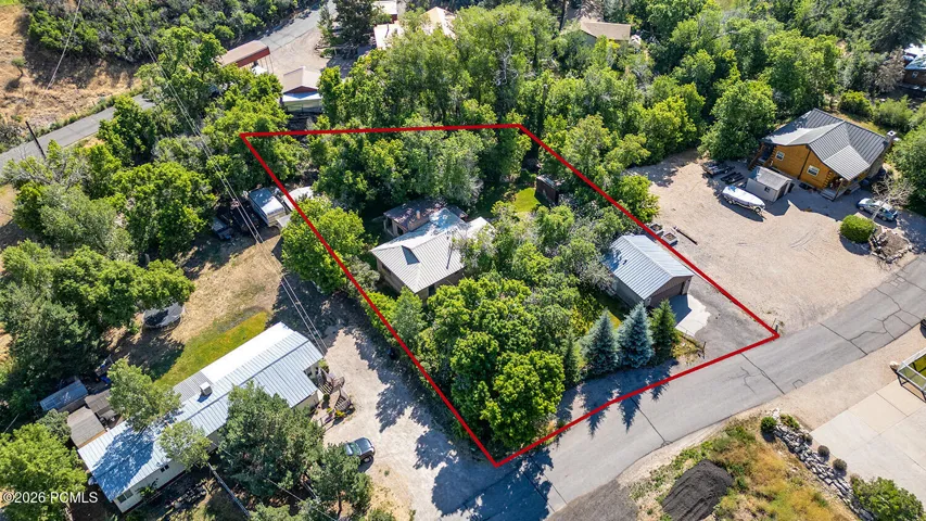 Lot lines are an estimate only and provided as a courtesy only. Buyer is advised to seek an independent measurement and verify all to their own satisfaction.