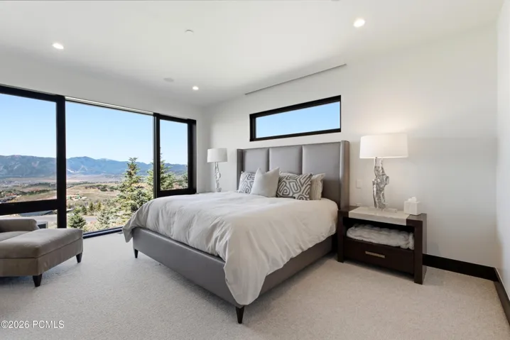 Main level guest suite