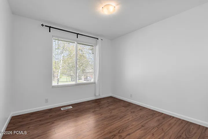 Flex room/Bedroom 4 - Main Floor