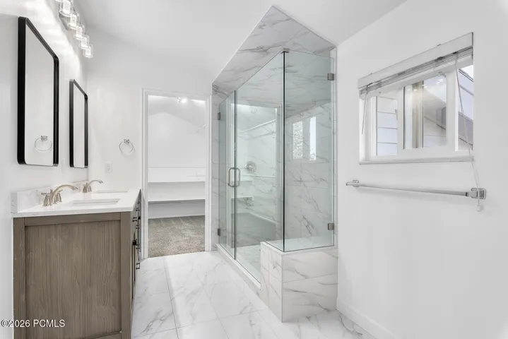 Primary en-suite bathroom - 2nd Floor