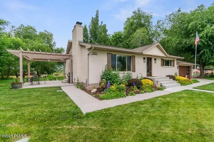 Mid-Century Modern Charmer