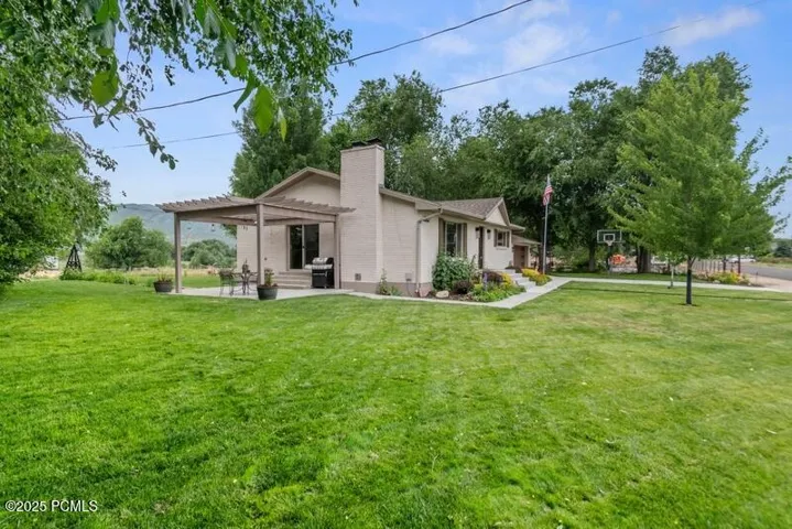Massive Side yard!