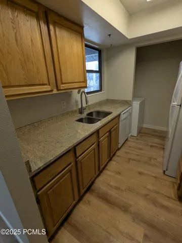 KITCHEN NEW GRANITE COUNTER TOPS