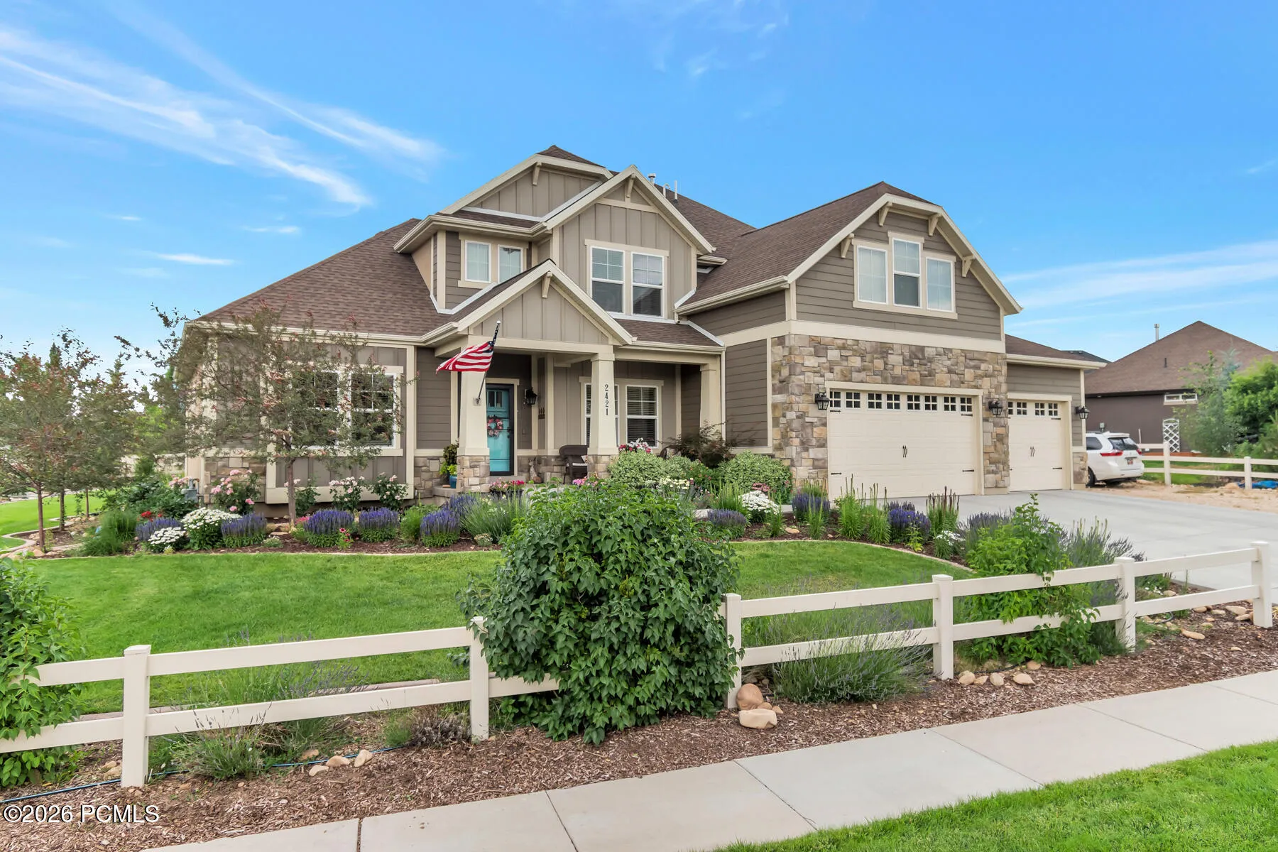 Great Curb Appeal!
