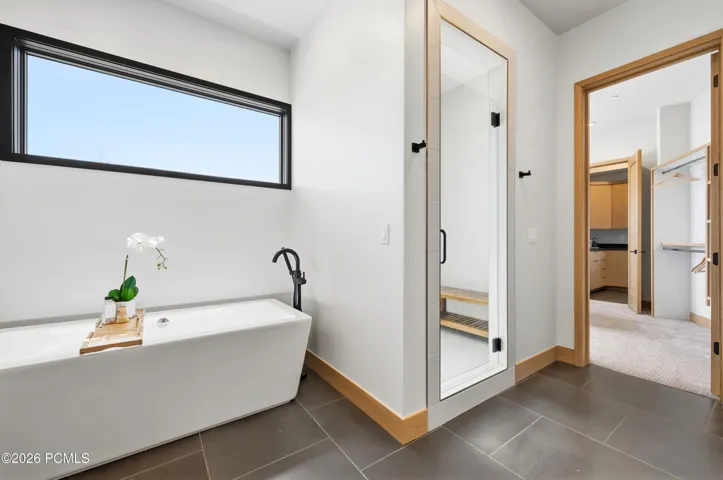 Main level primary bath