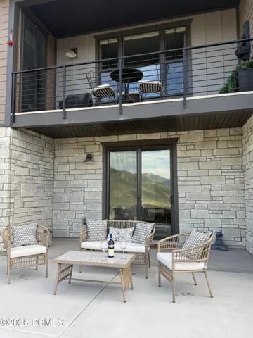 Enjoy mountain views, sunsets, and hummingbirds from 2 outdoor living areas.