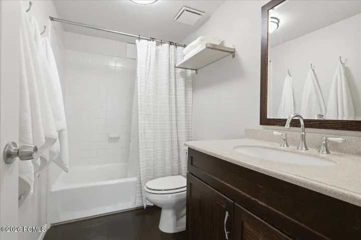 Full upper bathroom