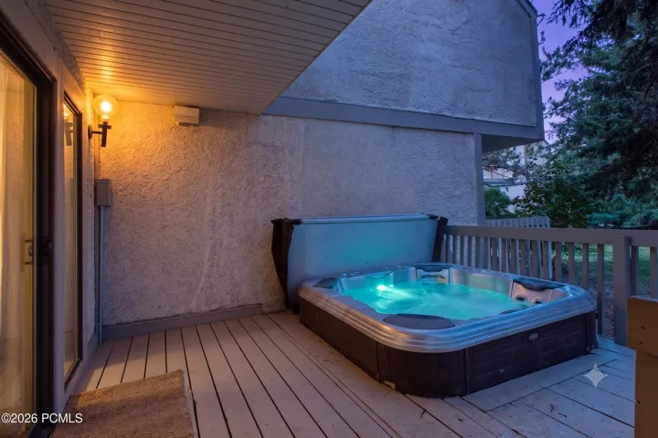 Post-Ski Relaxation with Private Hot Tub & Secluded Deck