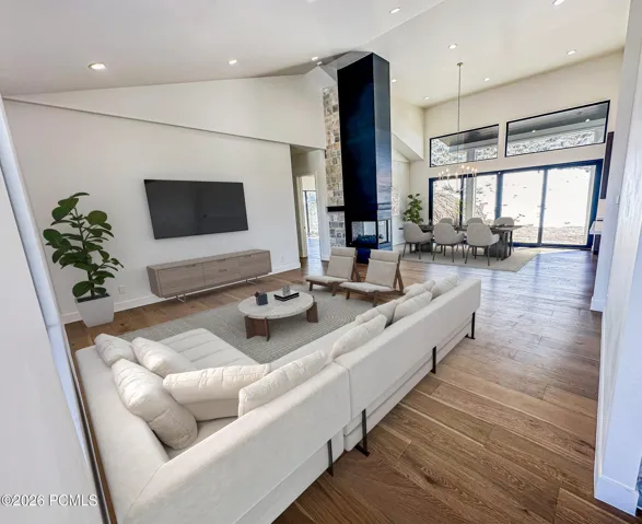 Virtual stage living room