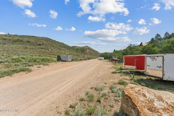 PRIVATE PARKING BEHIND GATE FOR MACHINES AND TRAILERS