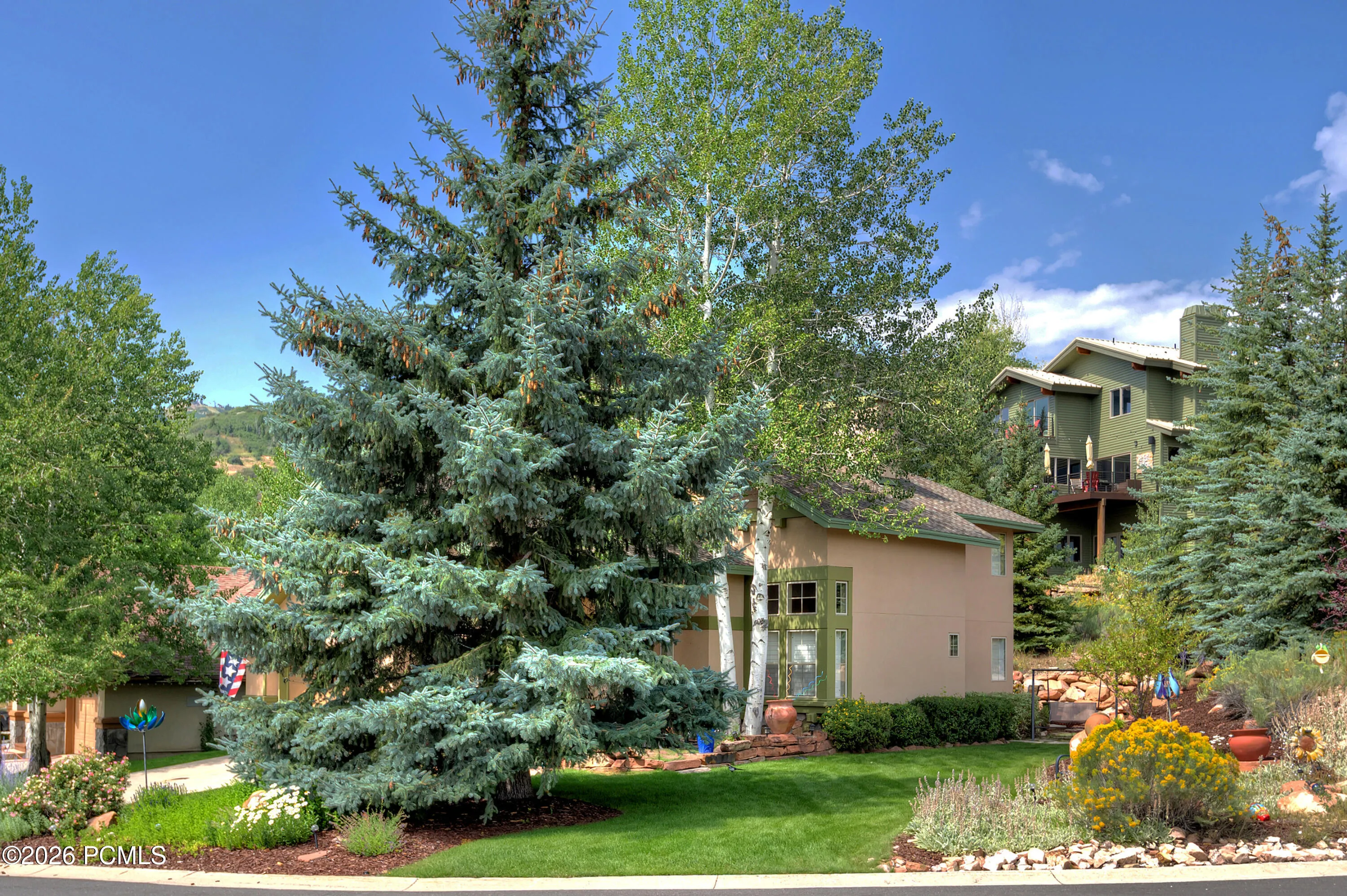 Cul-de-Sac to the Side Yard
