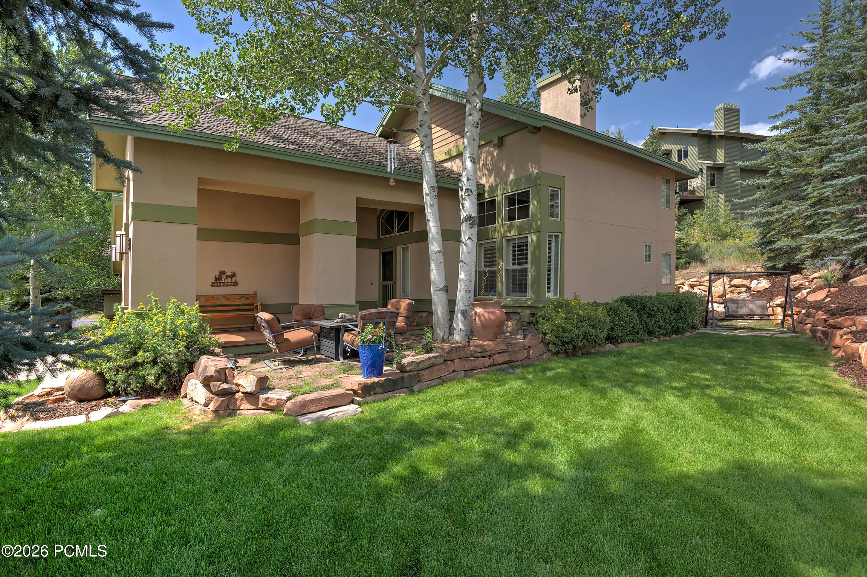 Side Yard & Front Patio from the Cul-de-Sac