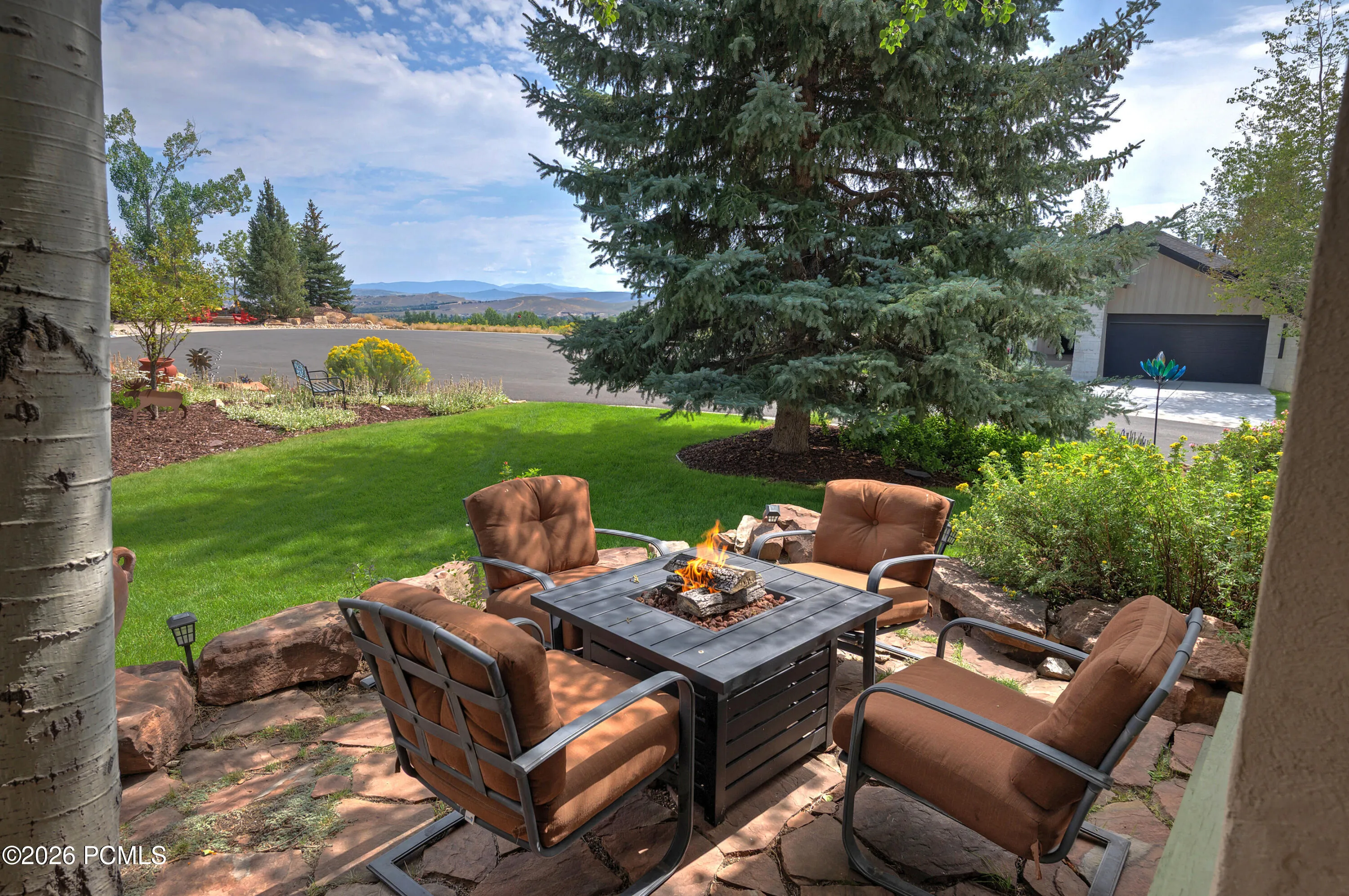 Front Patio to the Cul-de-Sac