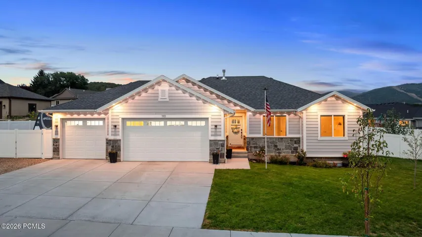 Beautiful home in Chalk Creek Estates with mountain views
