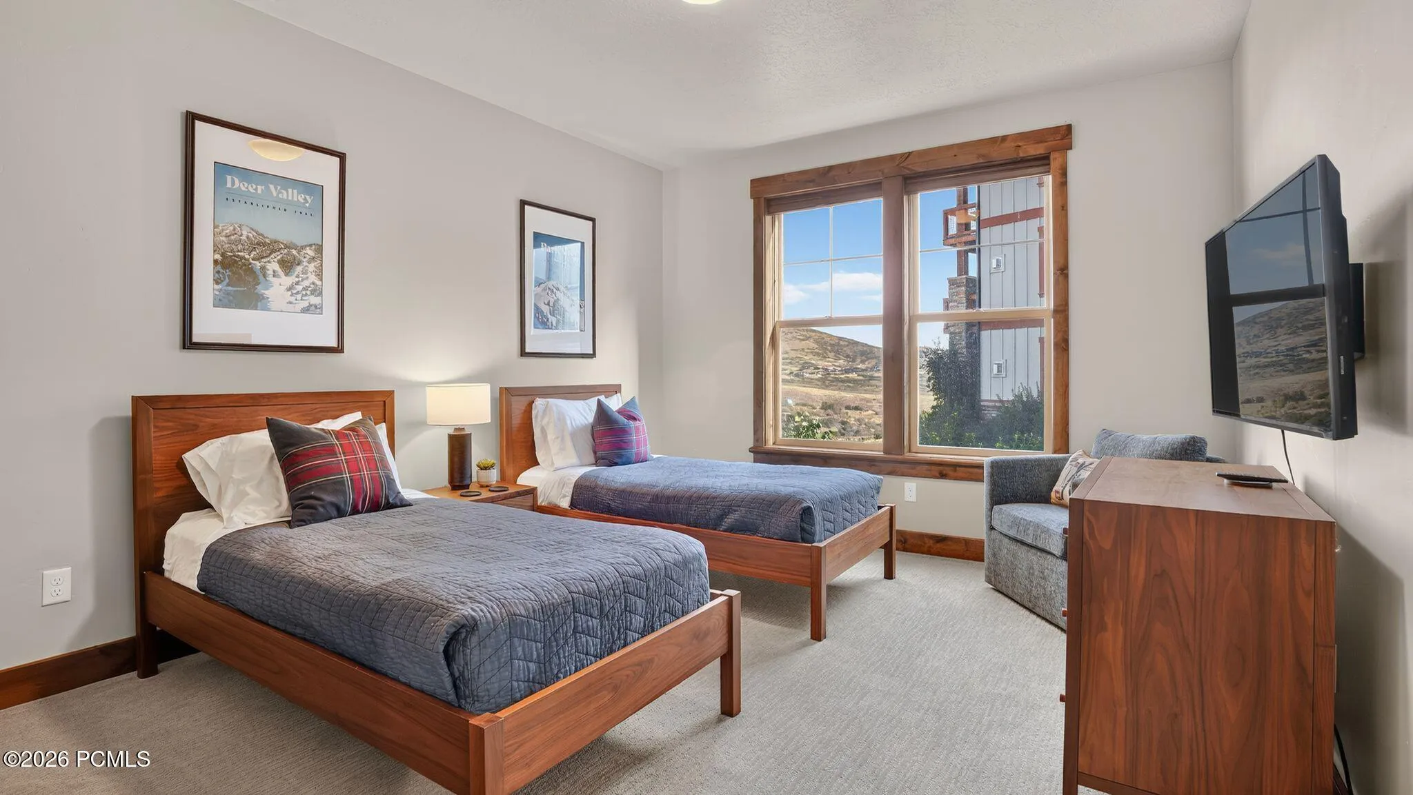 Guest bedroom with mountain views - Deer Park 102, Jordanelle, Heber City UT