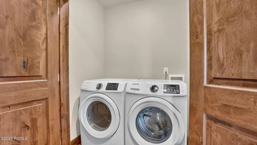 Laundry with full size washer and dryer - Deer Park 102, Jordanelle, Heber City UT