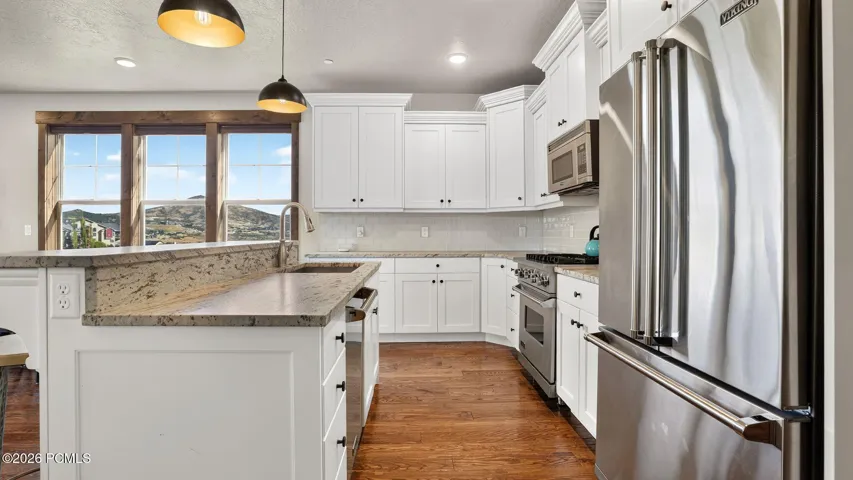 Kitchen with mountain views over the sink - Deer Park 102, Jordanelle, Heber City UT