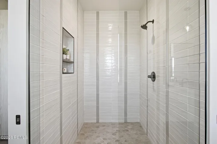 Jack and Jill shower on upper level