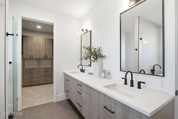 Main level owner suite bathroom