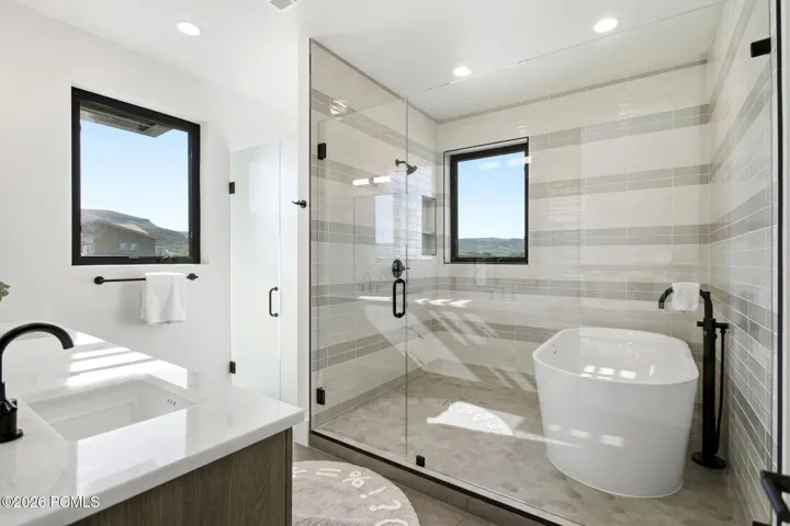 Second owner suite bathroom on upper level