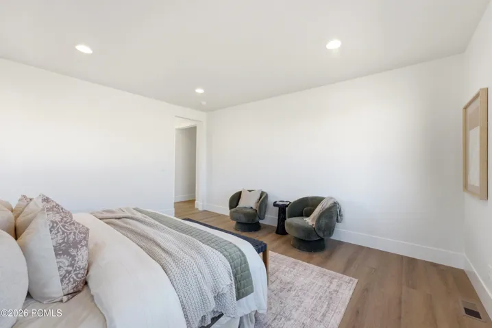 Main level owner suite