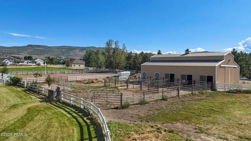 5 Stall Barn