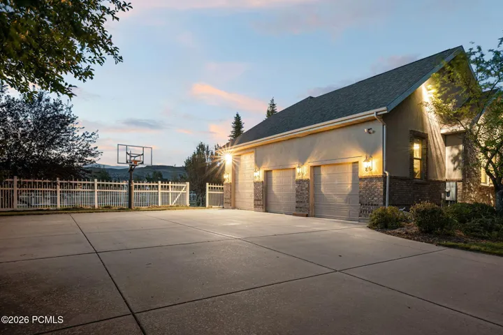 Attached Garage