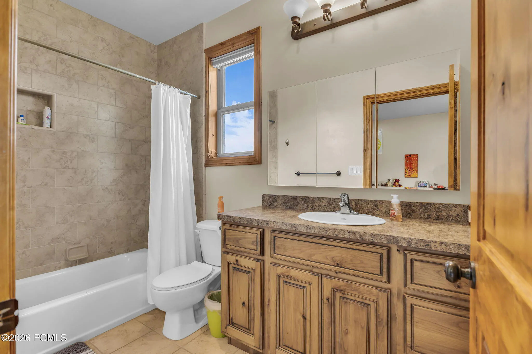 Upstairs Guest Bedroom bathroom