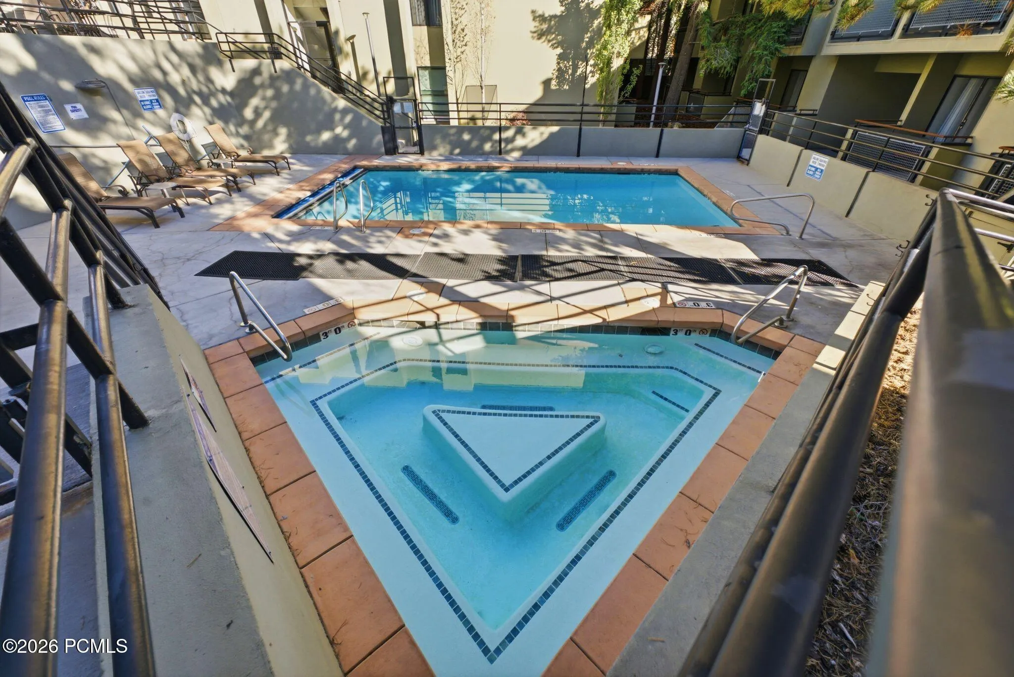 Pool with hot tub area