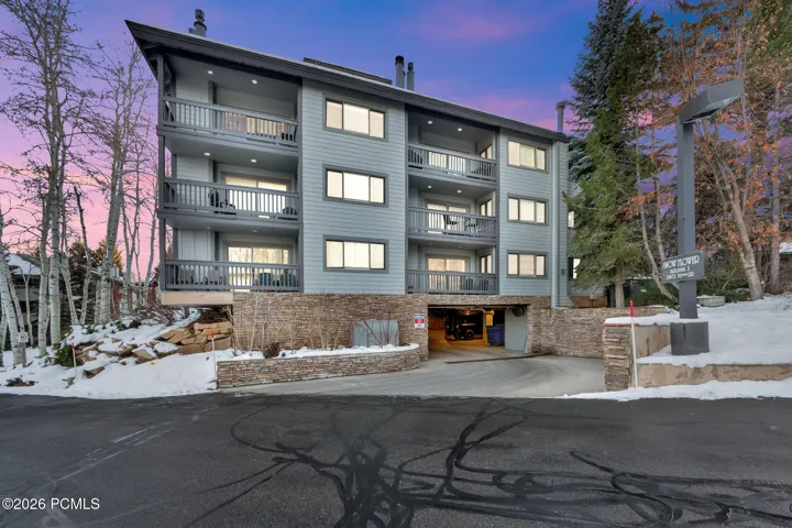 Remodeled Top-Floor Corner | True Ski-In/Ski-Out | Snowflower