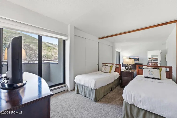 Secondary bedroom