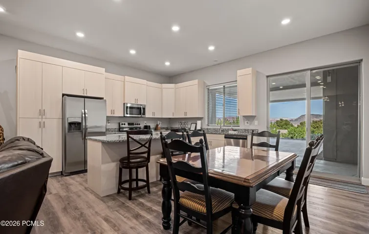 BASEMENT APARTMENT KITCHEN