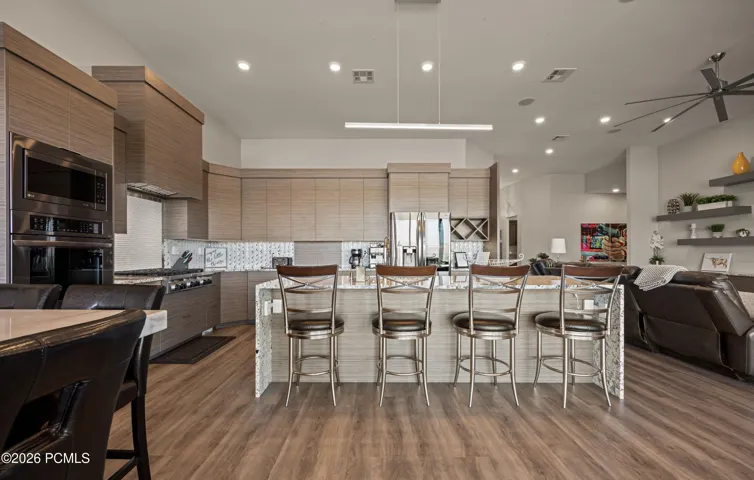 MAIN KITCHEN