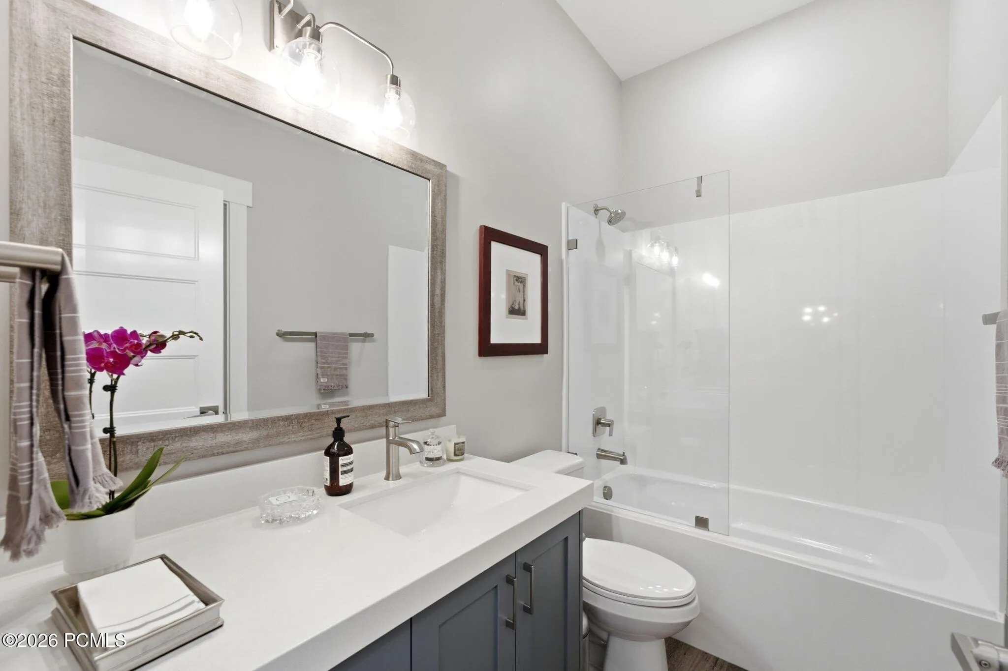 Upper guest bathroom