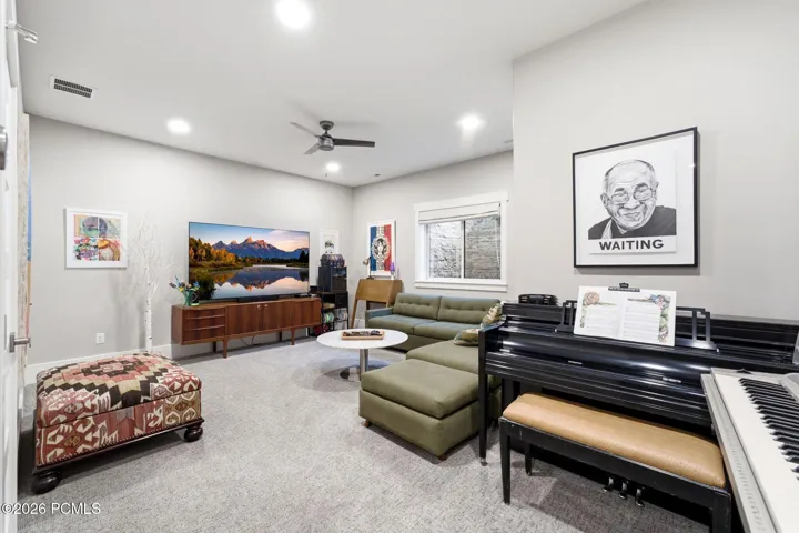 Lower level familyroom