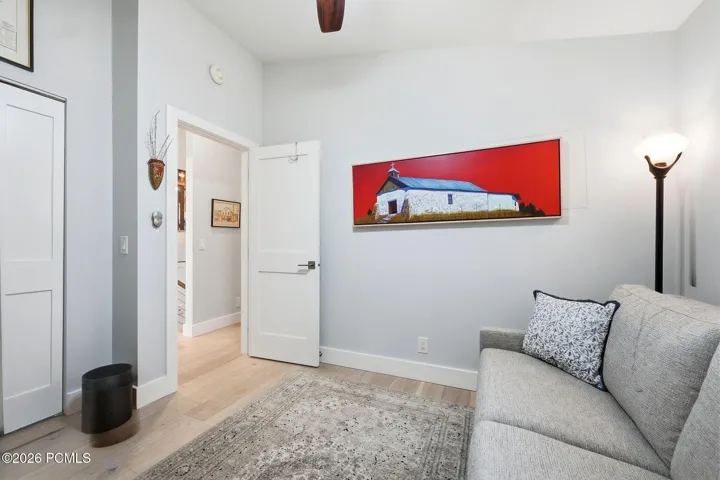Bedroom / Office
