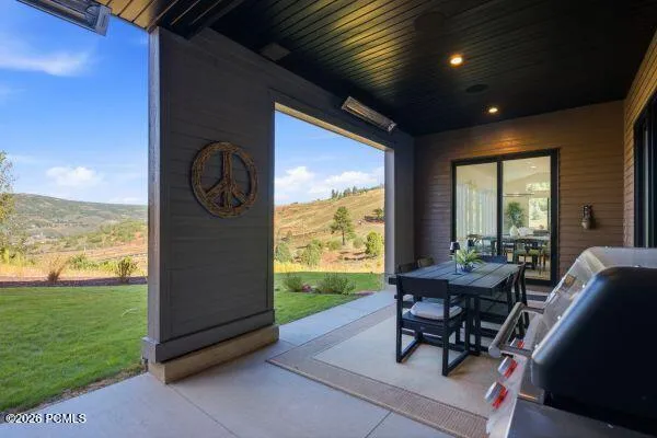 The photos are renderings only - these photos are for a similar unit in Discovery Ridge. Not this actual model.