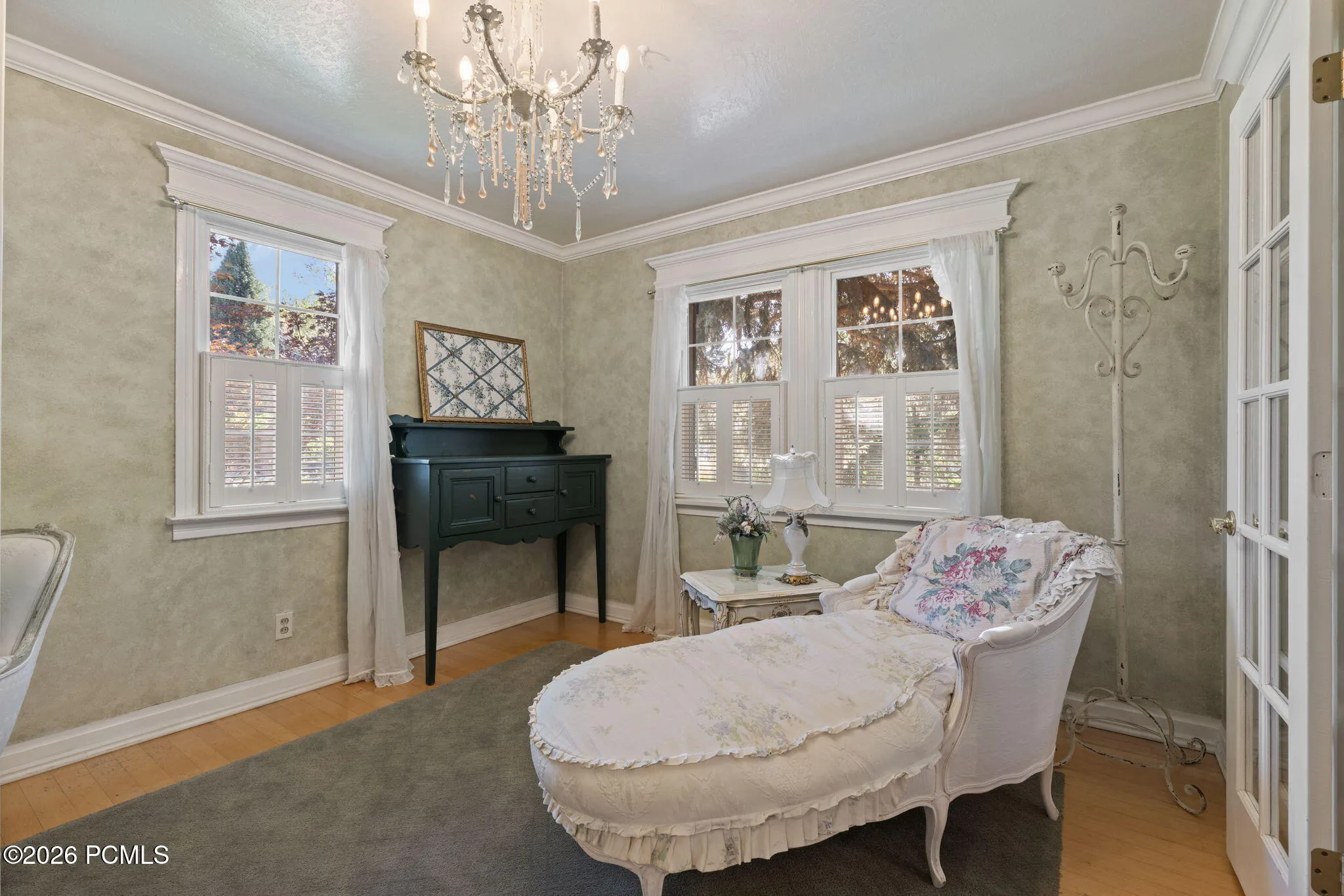 Office or bedroom cottage
