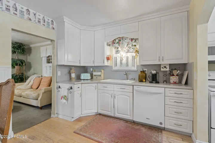 Full kitchen in cottage