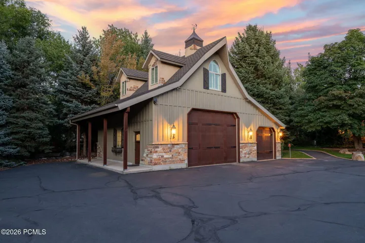 Detached 40 x 30 garage w/ finished loft area