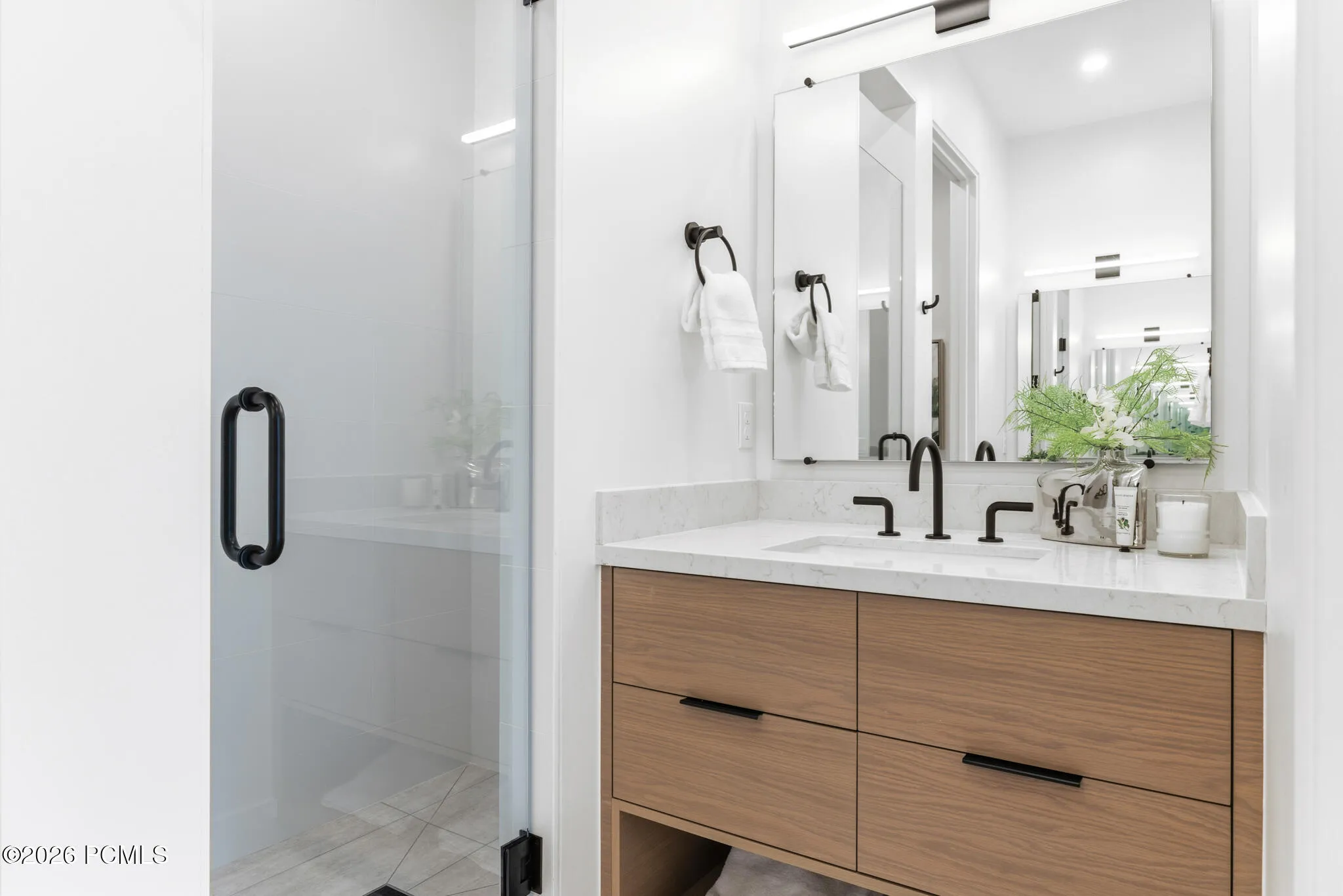 Main Level Suite Bath